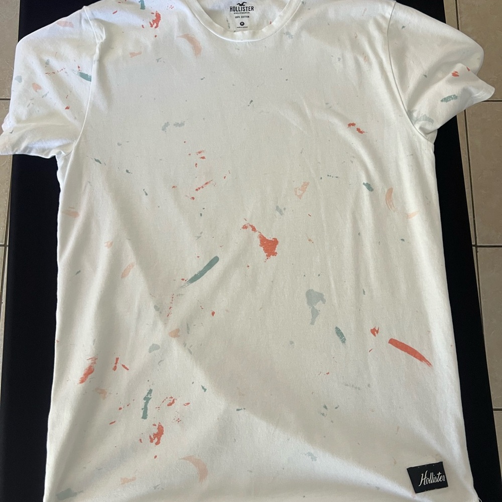 Hollister White T-Shirt with Multicolor Splatter